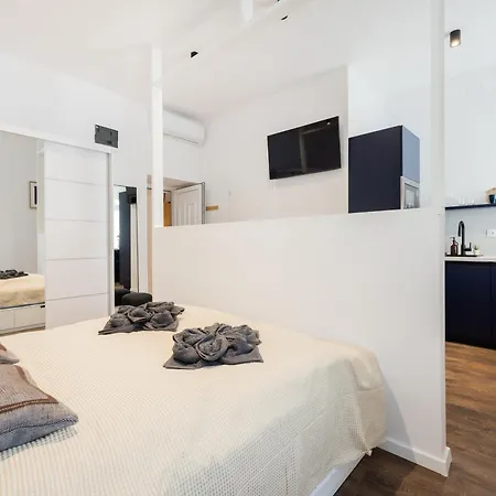 No 9 - 3 Suites, 3 Private Bathrooms And Parking Apartmán *