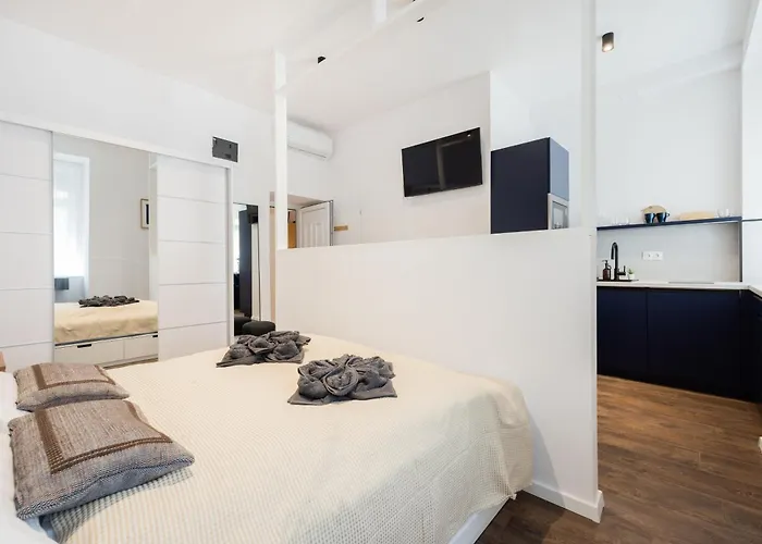 No 9 - 3 Suites, 3 Private Bathrooms And Parking Lejlighed *
