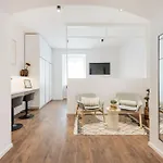 No 9 - 3 Suites, 3 Private Bathrooms And Parking *