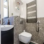Lejlighed No 9 - 3 Suites, 3 Private Bathrooms And Parking *