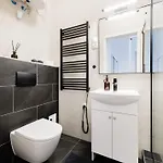 Lejlighed No 9 - 3 Suites, 3 Private Bathrooms And Parking *