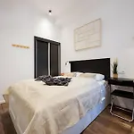 No 9 - 3 Suites, 3 Private Bathrooms And Parking Lejlighed *
