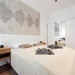 No 9 - 3 Suites, 3 Private Bathrooms And Parking