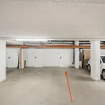 No 9 - 3 Suites, 3 Private Bathrooms And Parking