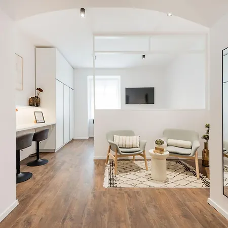 No 9 - 3 Suites, 3 Private Bathrooms&parking *