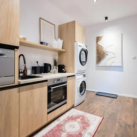 No 9 - 3 Suites, 3 Private Bathrooms And Parking * Budapeste