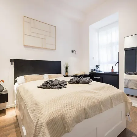 No 9 - 3 Suites, 3 Private Bathrooms&parking *