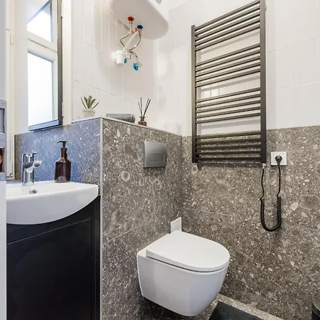Apartment No 9 - 3 Suites, 3 Private Bathrooms&parking *
