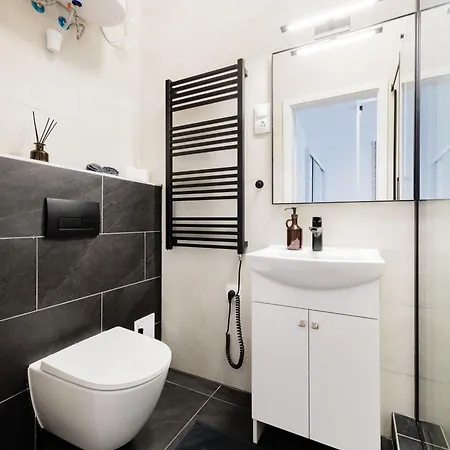 Apartment No 9 - 3 Suites, 3 Private Bathrooms&parking *