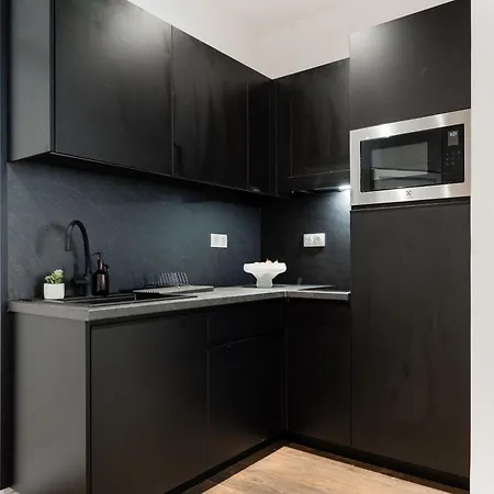Apartment No 9 - 3 Suites, 3 Private Bathrooms&parking Budapest