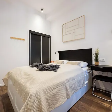 No 9 - 3 Suites, 3 Private Bathrooms&parking Apartment *