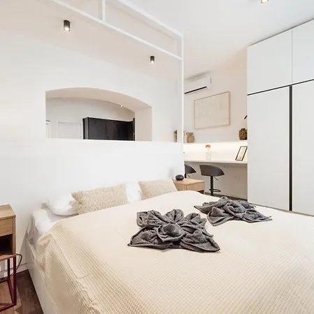 Apartment No 9 - 3 Suites, 3 Private Bathrooms&parking *