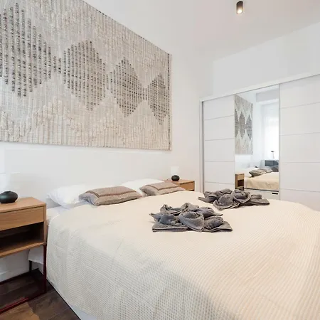No 9 - 3 Suites, 3 Private Bathrooms&parking