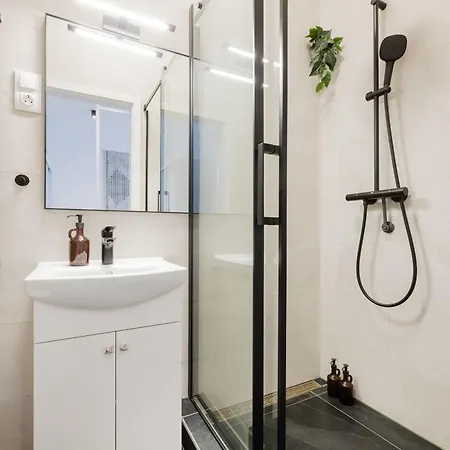 No 9 - 3 Suites, 3 Private Bathrooms&parking Apartment *