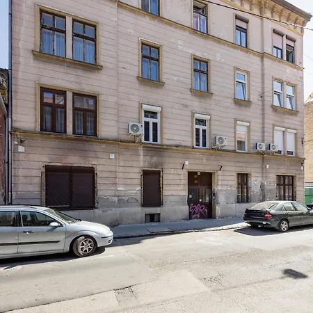 No 9 - 3 Suites, 3 Private Bathrooms&parking *