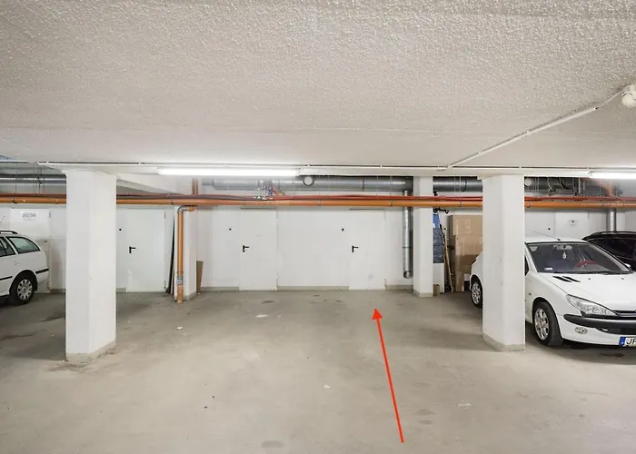 No 9 - 3 Suites, 3 Private Bathrooms And Parking