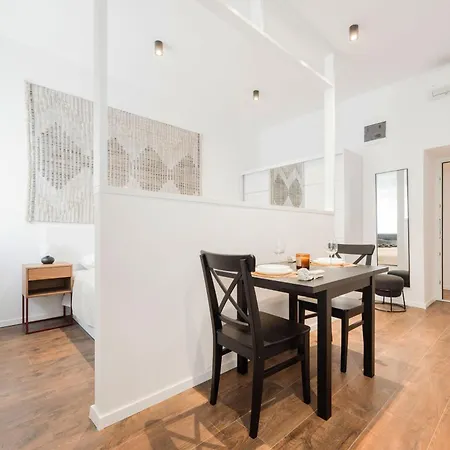No 9 - 3 Suites, 3 Private Bathrooms And Parking 아파트