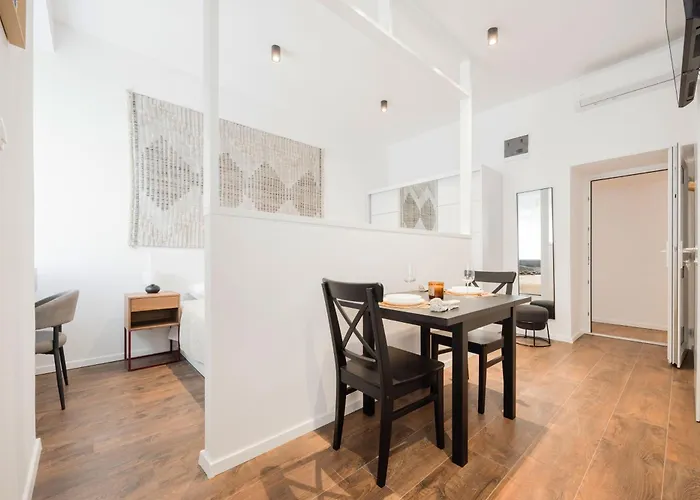 No 9 - 3 Suites, 3 Private Bathrooms&parking Apartment