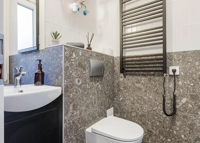 Apartment No 9 - 3 Suites, 3 Private Bathrooms&parking *
