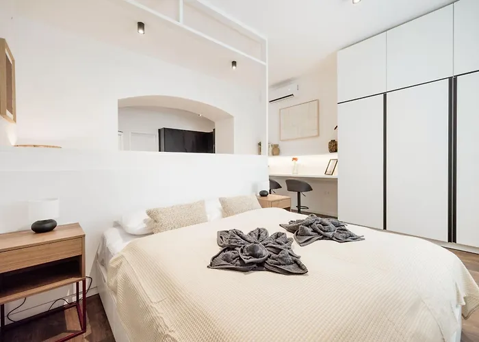 Apartment No 9 - 3 Suites, 3 Private Bathrooms&parking *