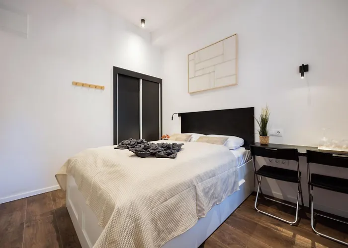 No 9 - 3 Suites, 3 Private Bathrooms&parking Apartment *